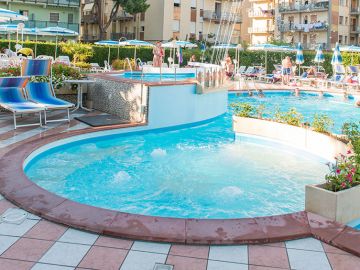 Hotel Smeraldo piscina