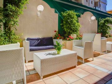 Hotel Smeraldo Cesenatico giardino all'aperto