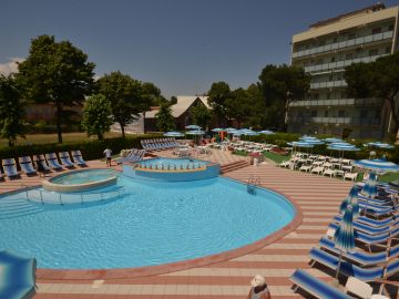 Hotel Smeraldo con piscina a Cesenatico
