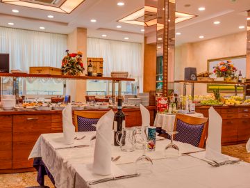 Hotel Smeraldo Cesenatico buffet sala ristorante