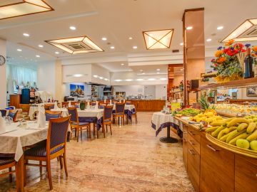 Hotel Smeraldo Cesenatico sala ristorante
